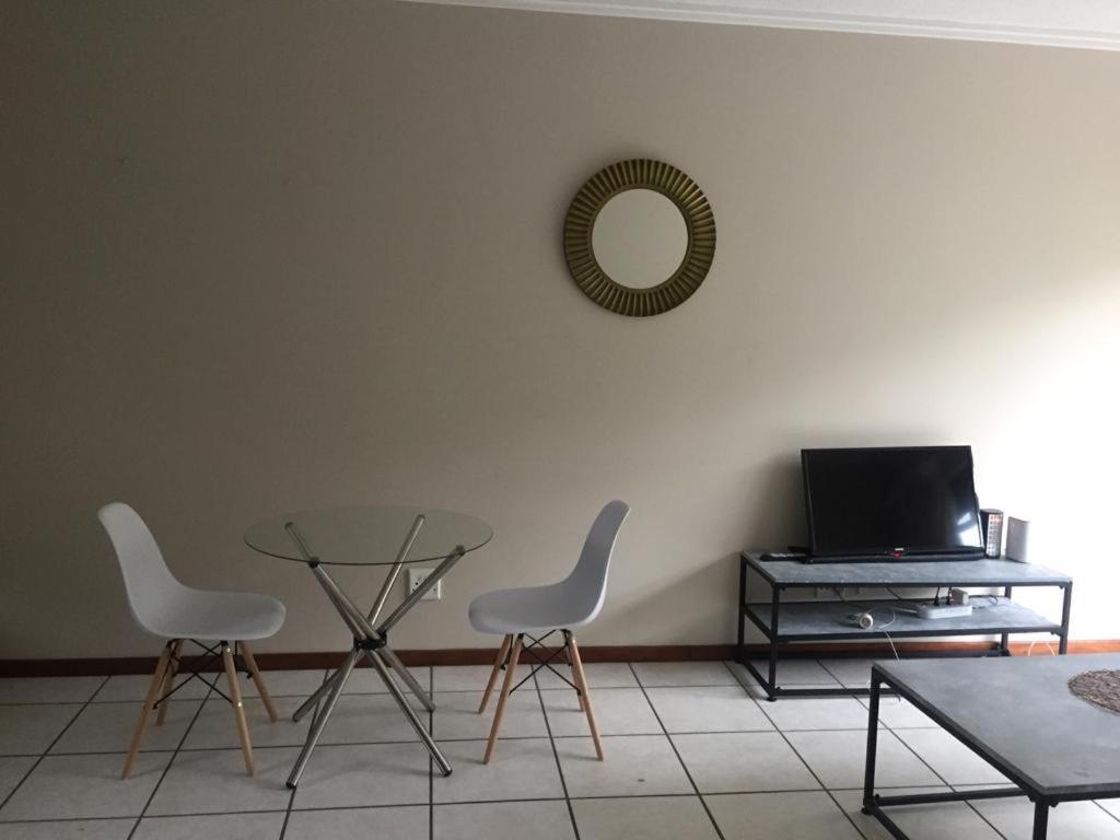 Sisonke Apartment Monte Sandton Extérieur photo